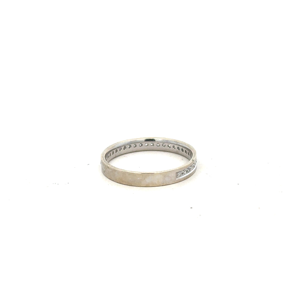 9ct white gold diamond ring in size O1/2 with sparkling diamonds, elegant and delicate jewelry design.