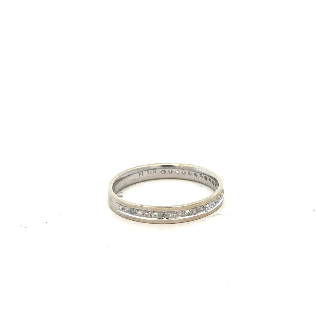 9ct white gold diamond ring in size O1/2 with sparkling diamonds, showcasing elegant jewelry craftsmanship.