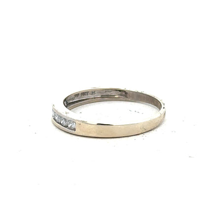 9ct white gold diamond ring in size Q with sparkling diamonds, showcasing elegant jewelry craftsmanship.