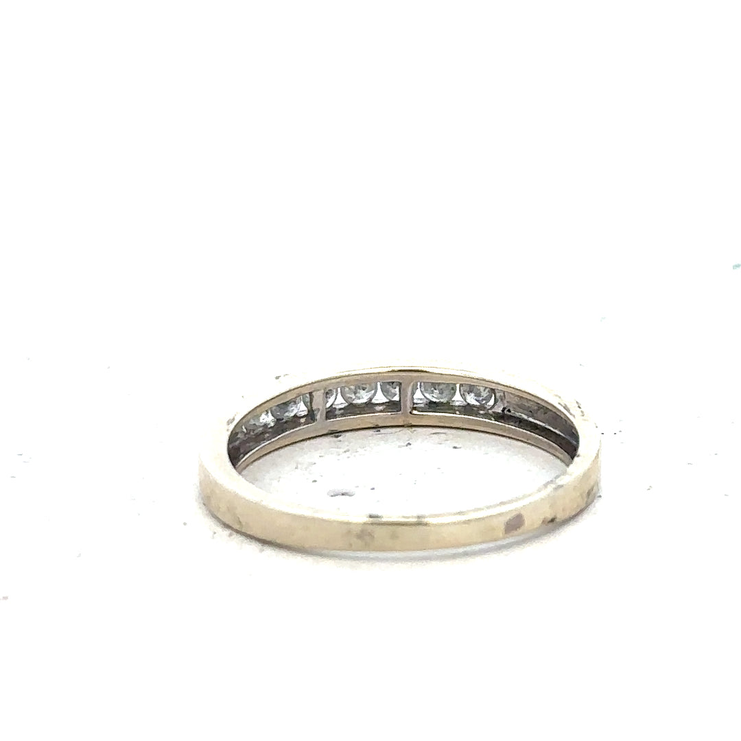 9ct white gold diamond ring in size Q with sparkling diamonds, showcasing elegant jewelry design.