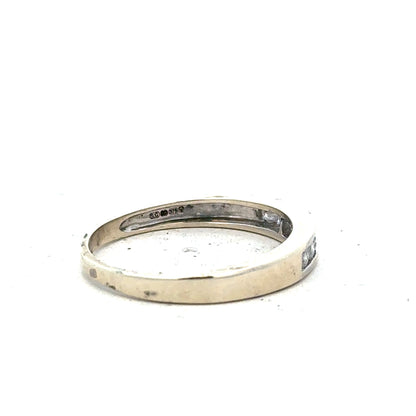 9ct white gold diamond ring in size Q with sparkling diamonds, showcasing elegant jewelry craftsmanship.