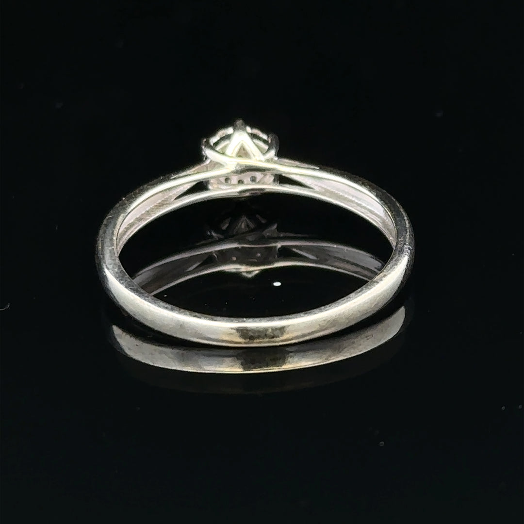 9ct white gold diamond ring size R1/2 with sparkling diamonds, showcasing a elegant and finely crafted jewelry piece.