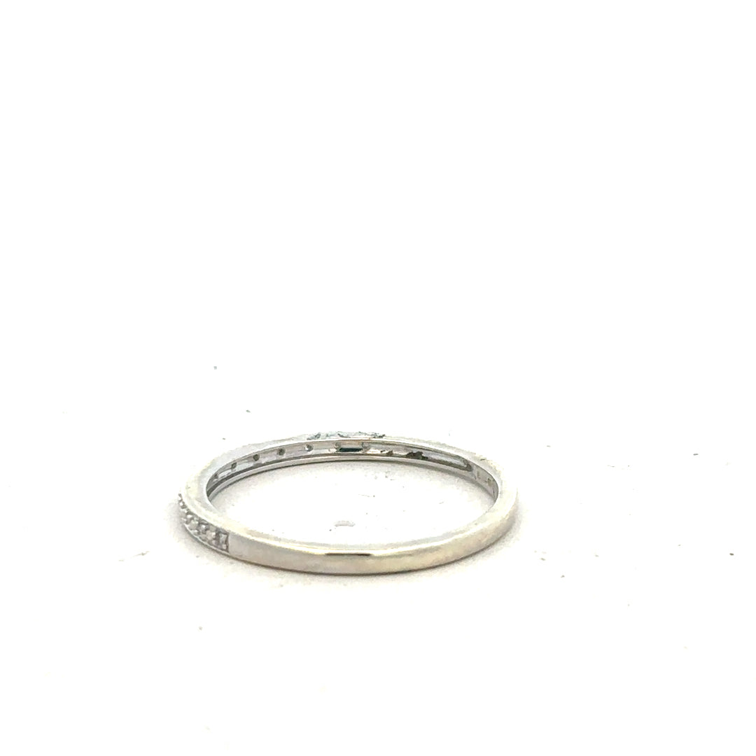 9ct white gold diamond ring in size S, featuring a sparkling diamond setting, unbranded jewelry design.