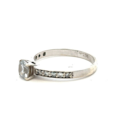 9ct white gold mossainte ring in size R, featuring intricate design and sparkling gemstone, unbranded jewelry piece.