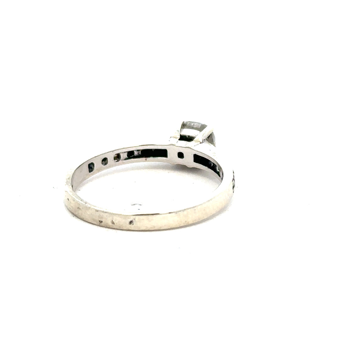 9ct white gold mossainte ring in size R, featuring a delicate gemstone set in a polished band.