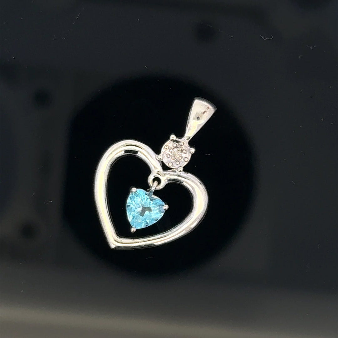 9ct white gold pendant weighing 1.2g, featuring a simple elegant design, unbranded jewelry accessory with a polished finish.