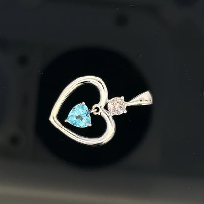 9ct white gold pendant weighing 1.2g, featuring a sleek and polished design, perfect for elegant jewelry collection.