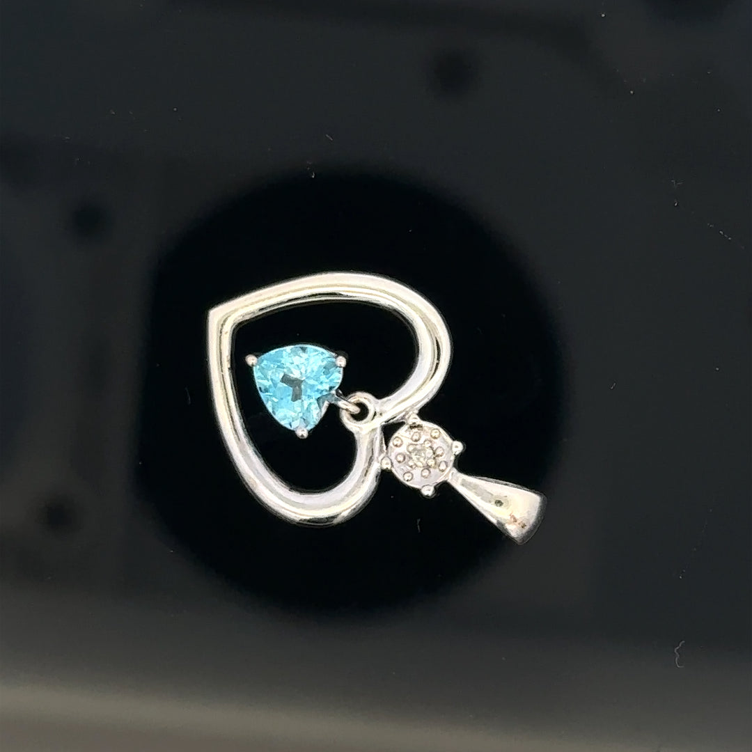 9ct white gold pendant, 1.2g, elegant jewelry piece with a sleek design, shown in a close-up image highlighting its craftsmanship.