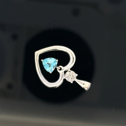 9ct white gold pendant, 1.2g, elegant jewelry piece with a sleek design, shown in a close-up image highlighting its craftsmanship.