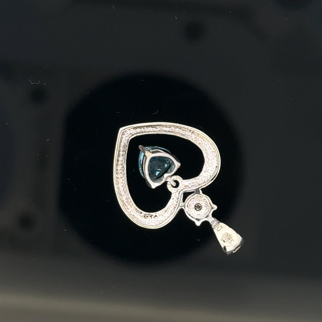 9ct white gold pendant, 1.2g, unbranded, elegant jewelry piece displayed on a neutral background