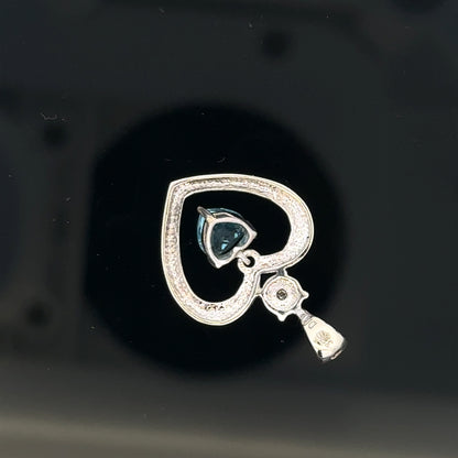 9ct white gold pendant, 1.2g, unbranded, elegant jewelry piece displayed on a neutral background
