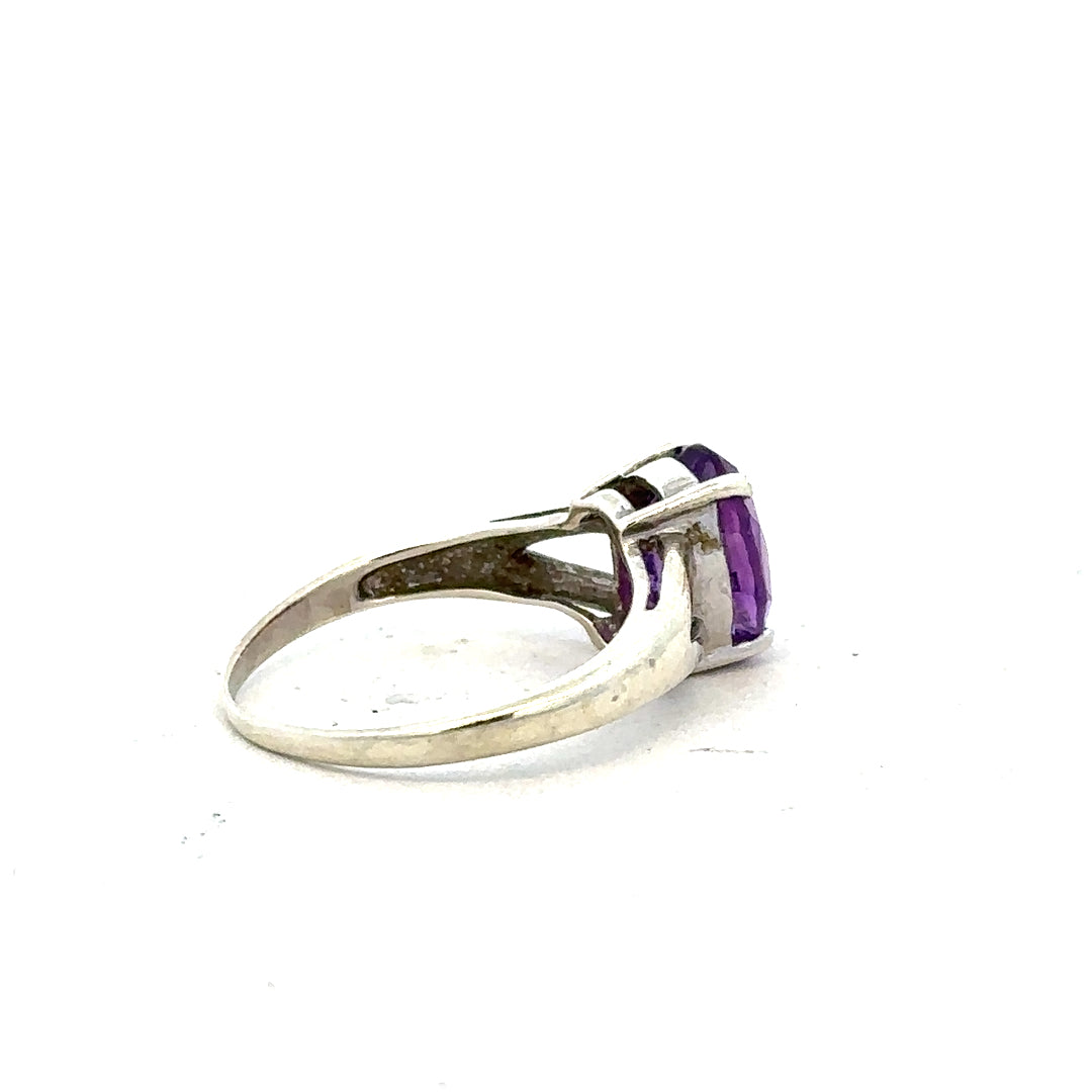 9ct white gold ring in size K, featuring a smooth polished band, unbranded jewelry piece.