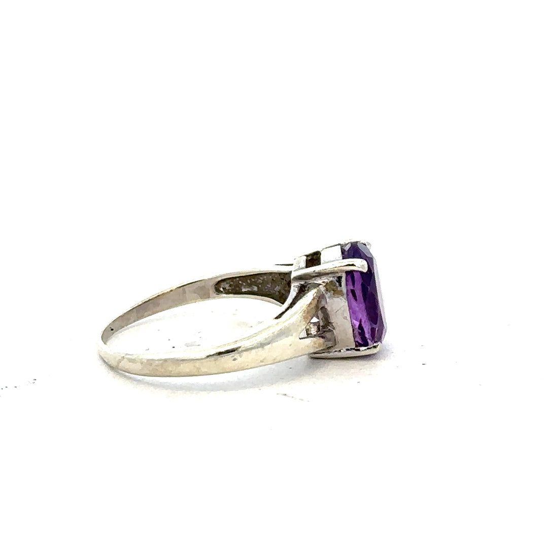 9ct white gold ring size K, unbranded, featuring a smooth polished band with a classic design.