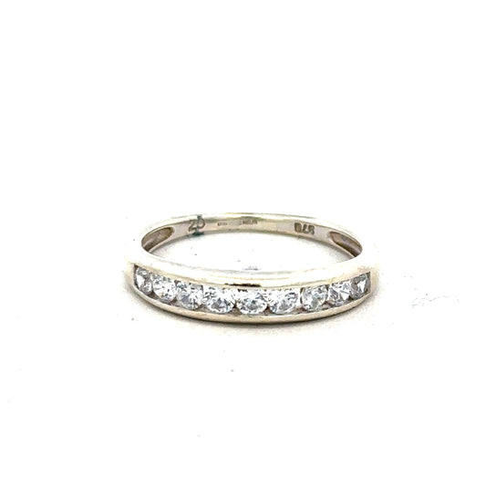 9ct white gold ring in size L, unbranded jewelry with a sleek, polished finish and simple band design.