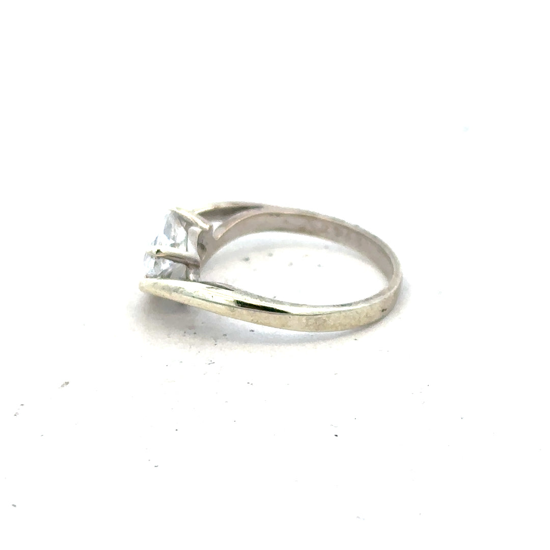 9ct white gold ring in size O with a smooth polished band, showcasing a sleek and elegant jewelry design.