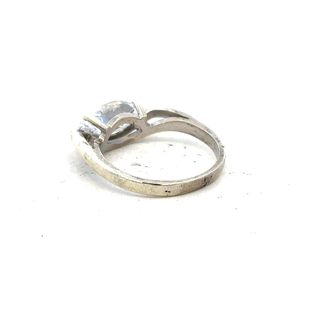 9ct white gold ring in size O with a smooth band, unbranded jewelry, displayed on a neutral background.