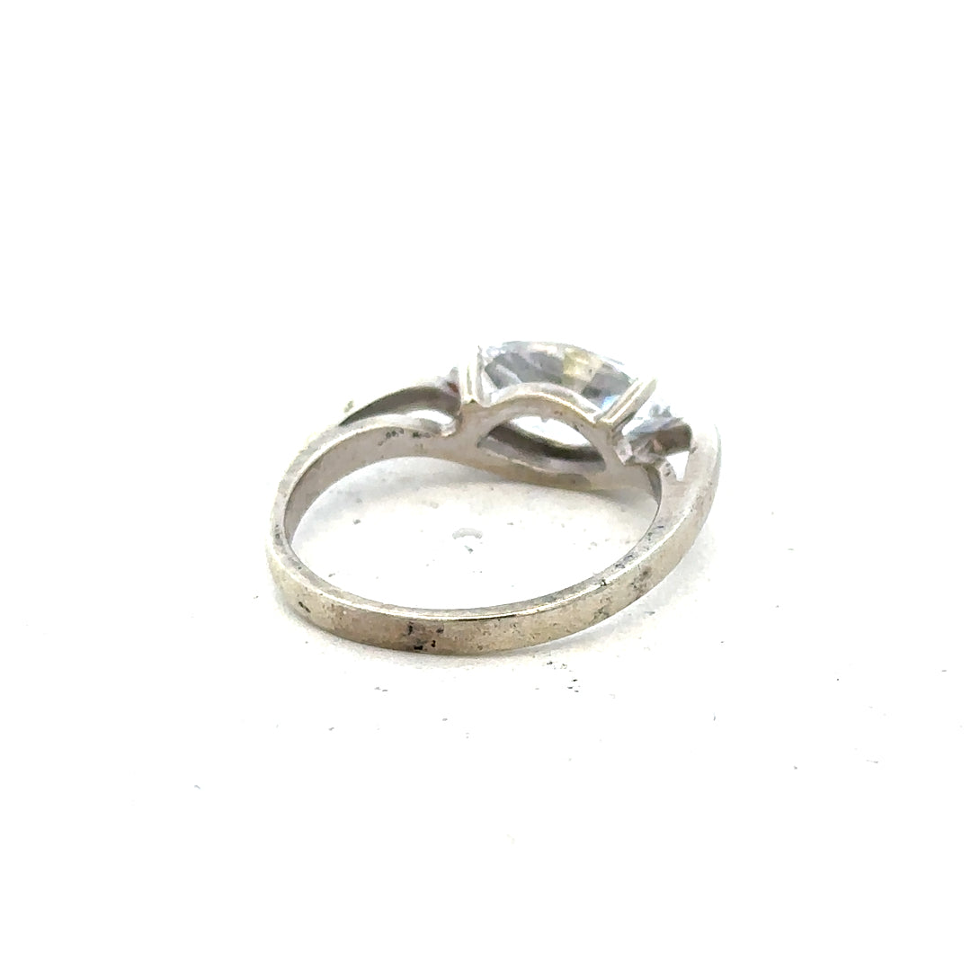 9ct white gold ring size O with a smooth band, displayed against a neutral background. Unbranded jewelry piece.