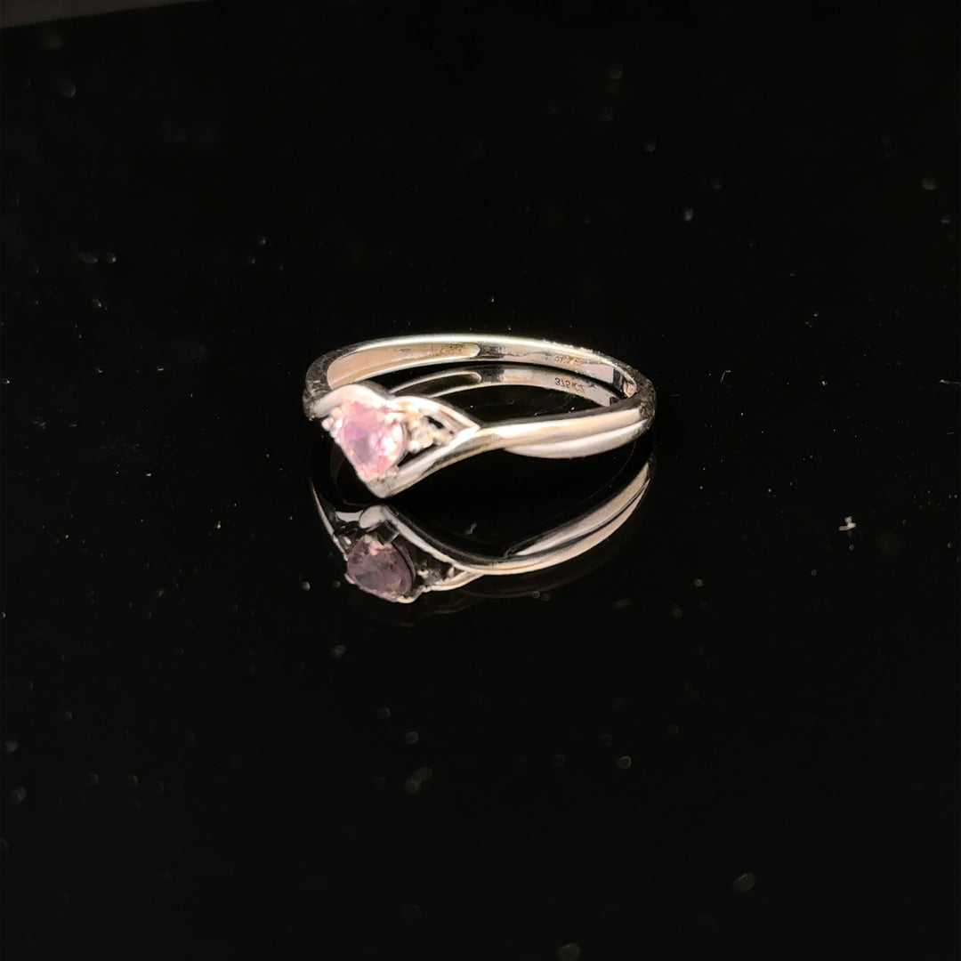 9ct white gold ring size O with a simple, elegant band, unbranded jewelry showcasing classic craftsmanship.