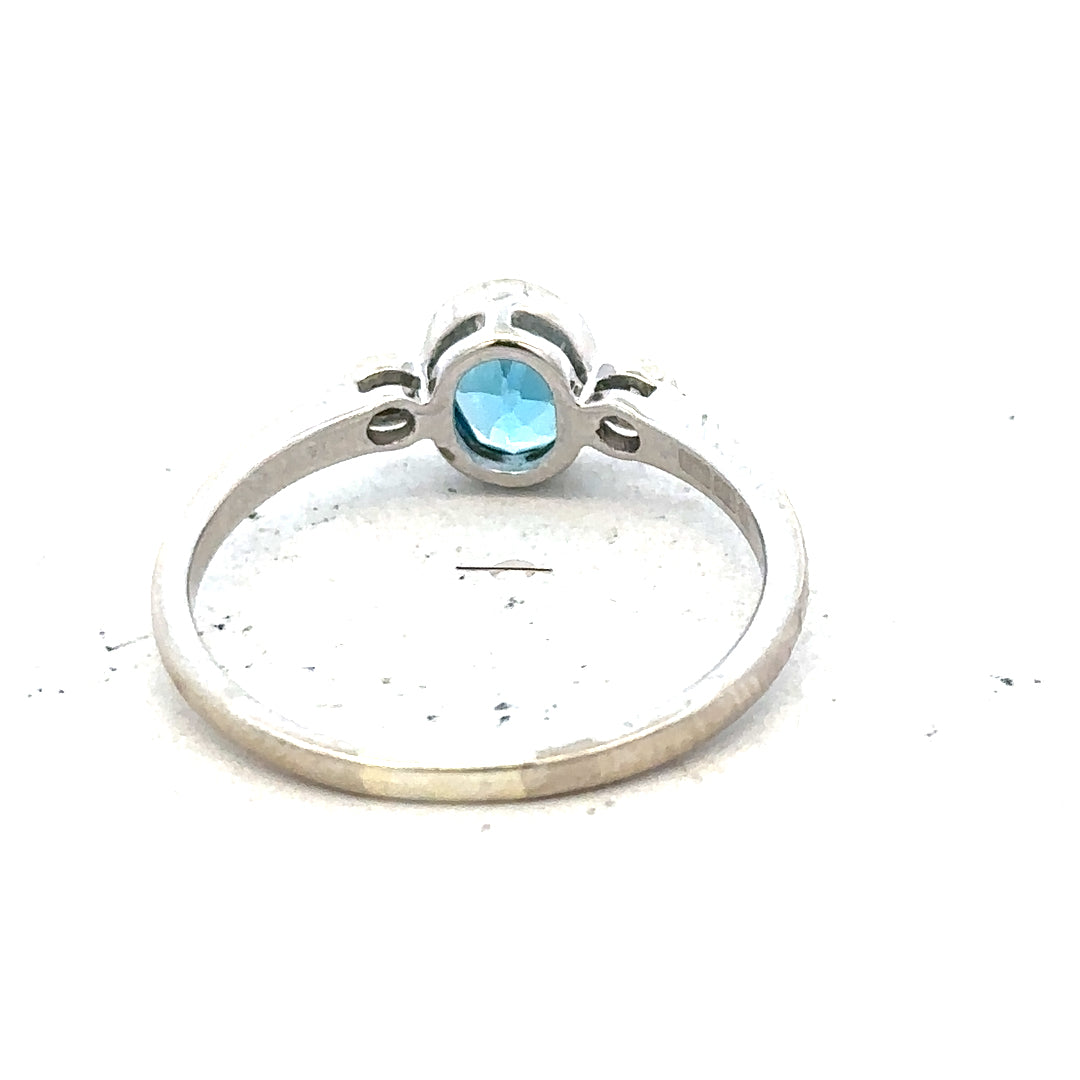 9ct white gold topaz and diamond ring in size Q, featuring a sparkling gemstone and elegant design.