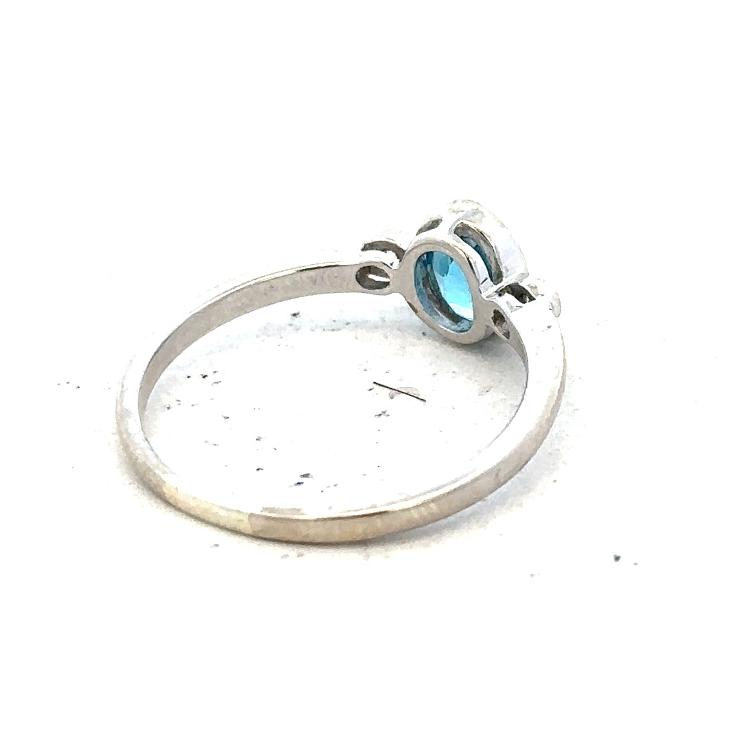 9ct white gold topaz and diamond ring in size Q, featuring a sparkling blue topaz center with diamond accents.