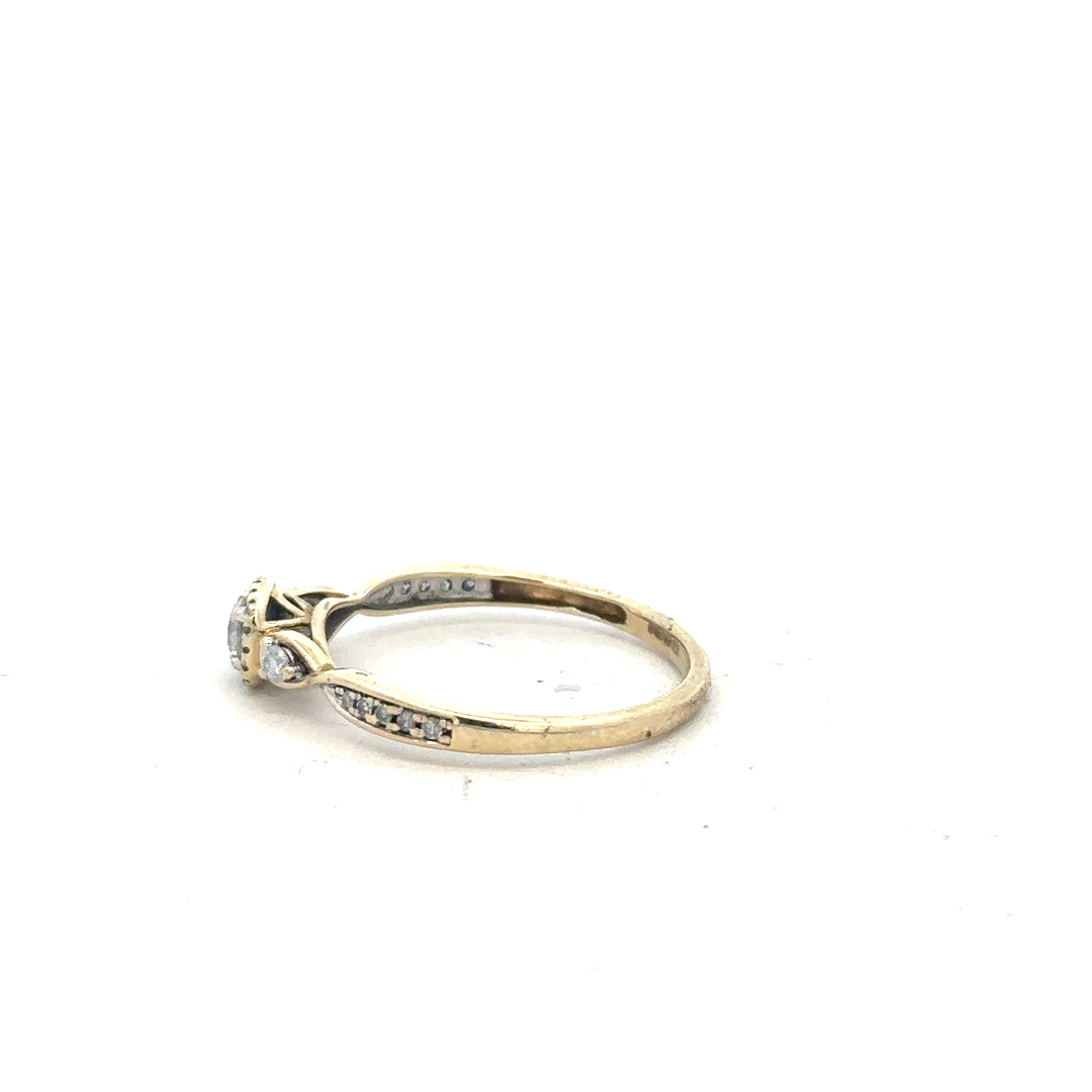 9ct yellow gold diamond ring with 0.33 carat stones in size S, featuring a classic design and elegant craftsmanship.