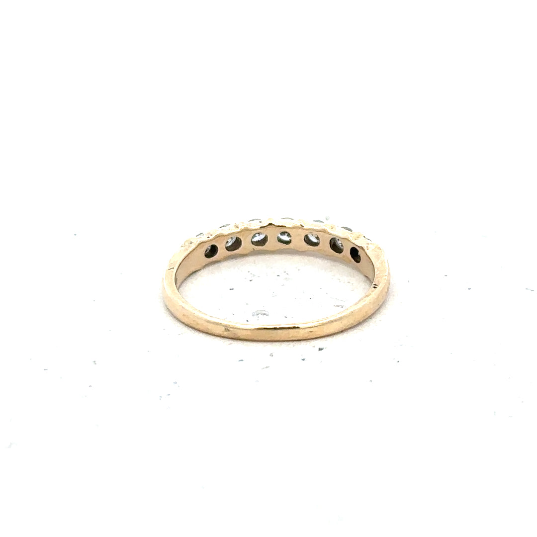 9ct yellow gold diamond ring with 0.40 carat center stone in size N, featuring a classic design and sparkling brilliance.