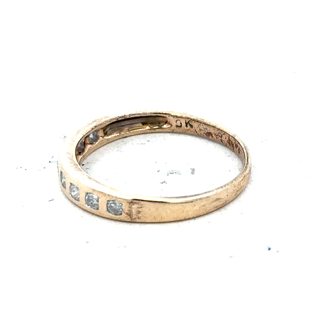9ct yellow gold diamond ring with 1/4 carat center stone, size O, featuring an elegant design and sparkling diamonds.