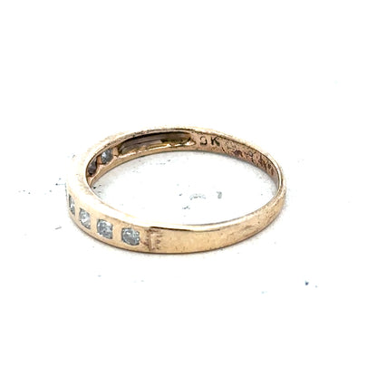 9ct yellow gold diamond ring with 1/4 carat center stone, size O, featuring an elegant design and sparkling diamonds.