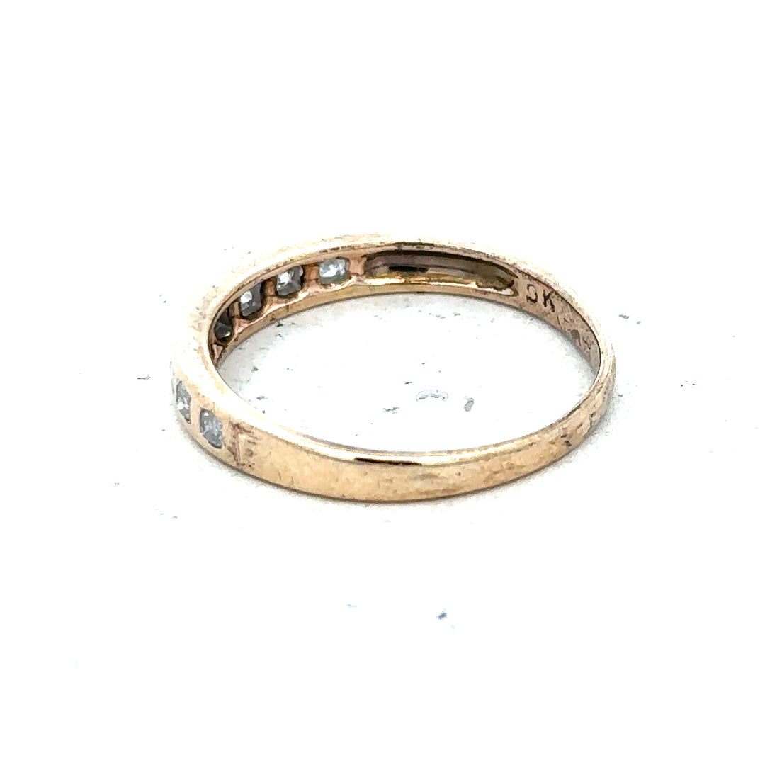 9ct yellow gold diamond ring with 1/4 carat center stone in size O, featuring a sleek and elegant design.