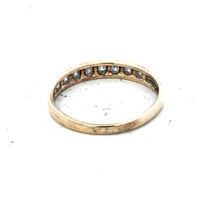 9ct yellow gold diamond ring with 1/4 carat center stone, size O, featuring a classic design and sparkling brilliance.