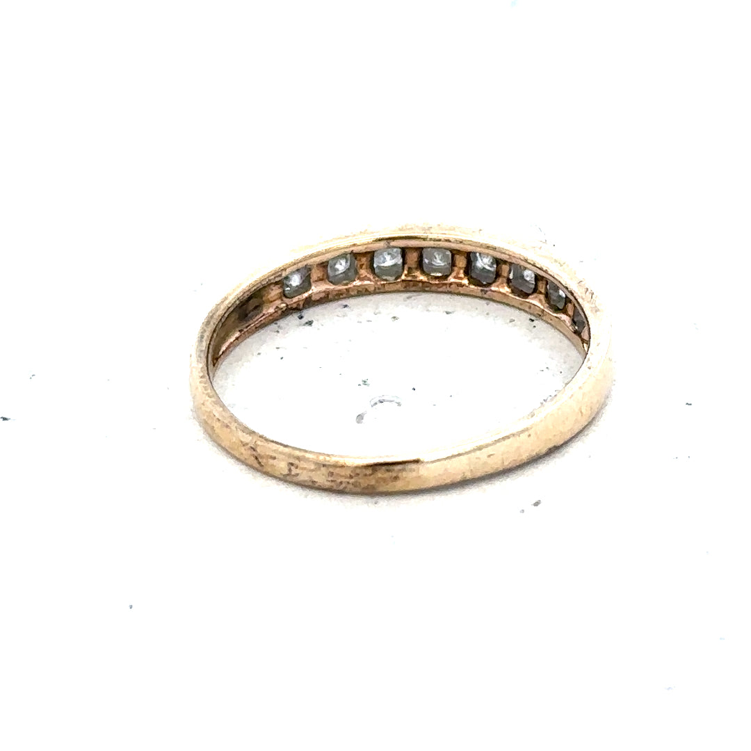 9ct yellow gold diamond ring with 1/4 carat center stone, size O, featuring a sleek and elegant design.