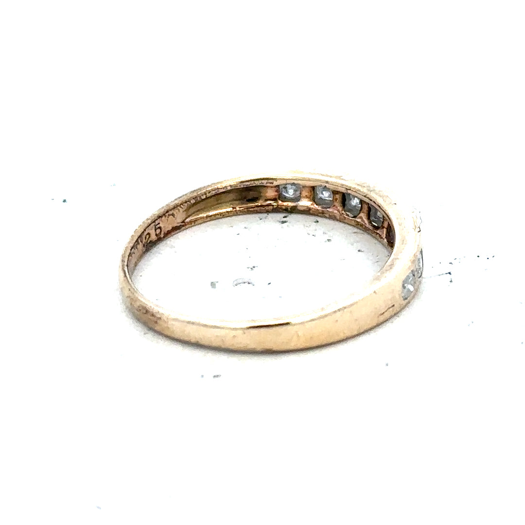 9ct yellow gold diamond ring with 1/4 carat center stone in size O, featuring a classic design and elegant sparkle.