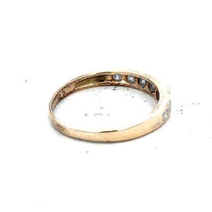 9ct yellow gold diamond ring with 1/4 carat center stone in size O, featuring a classic design and elegant sparkle.