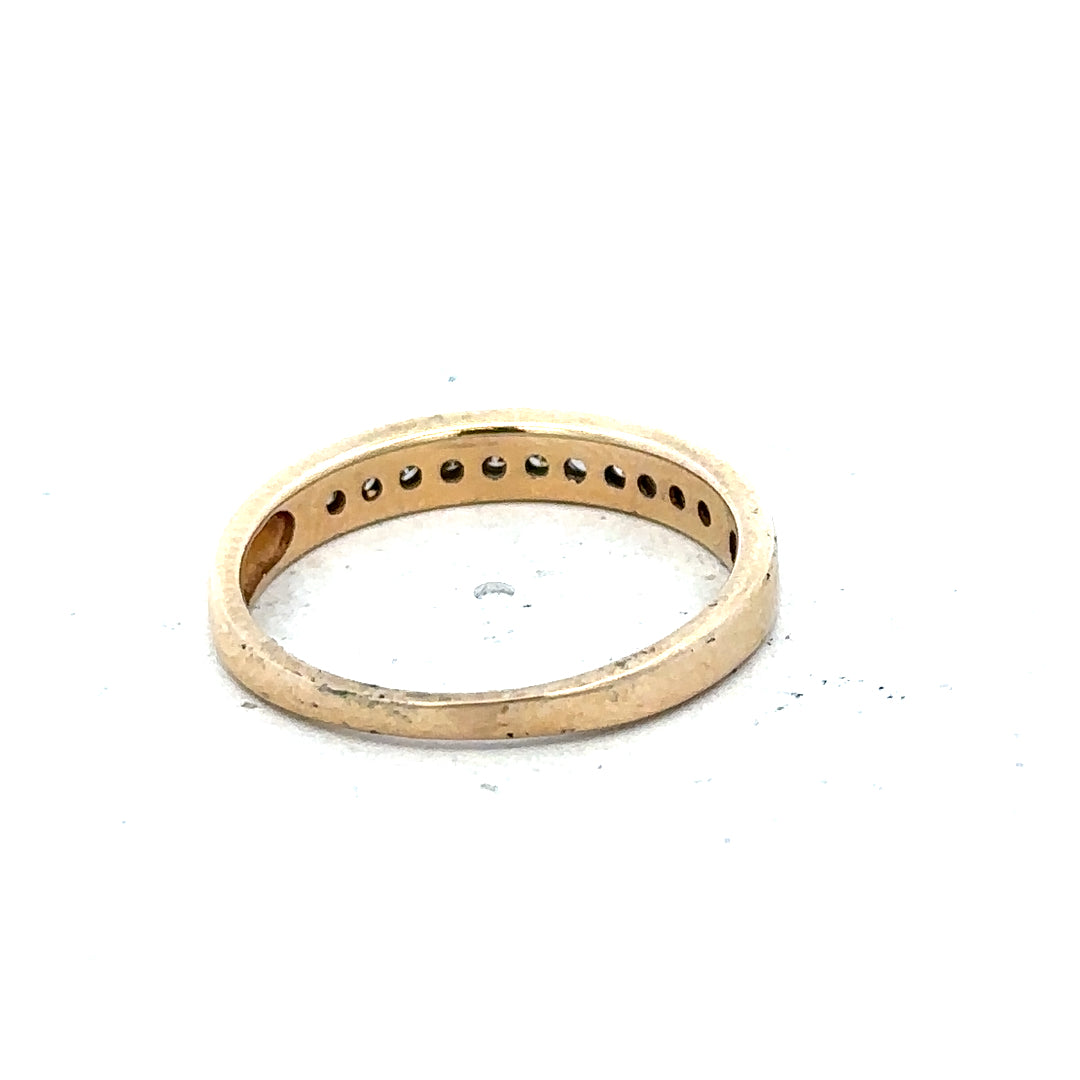 9ct yellow gold diamond ring with 1/4 carat center stone in size O1/2, showcasing a classic, elegant design.