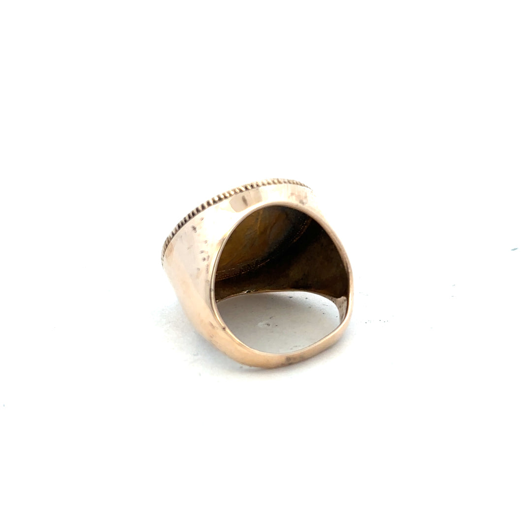 9ct yellow gold 1895 full sovereign ring in size O, featuring detailed historical coin design.