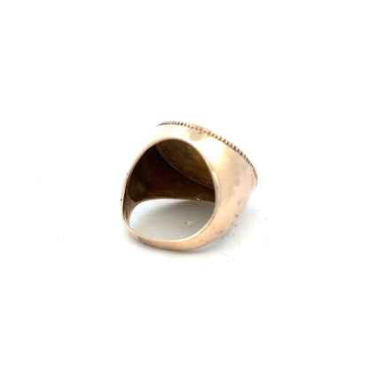 9ct yellow gold 1895 full sovereign ring in size O, featuring detailed vintage design and classic gold finish.