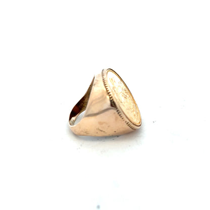 9ct yellow gold 1895 full sovereign ring in size O, featuring detailed gold craftsmanship and vintage design.