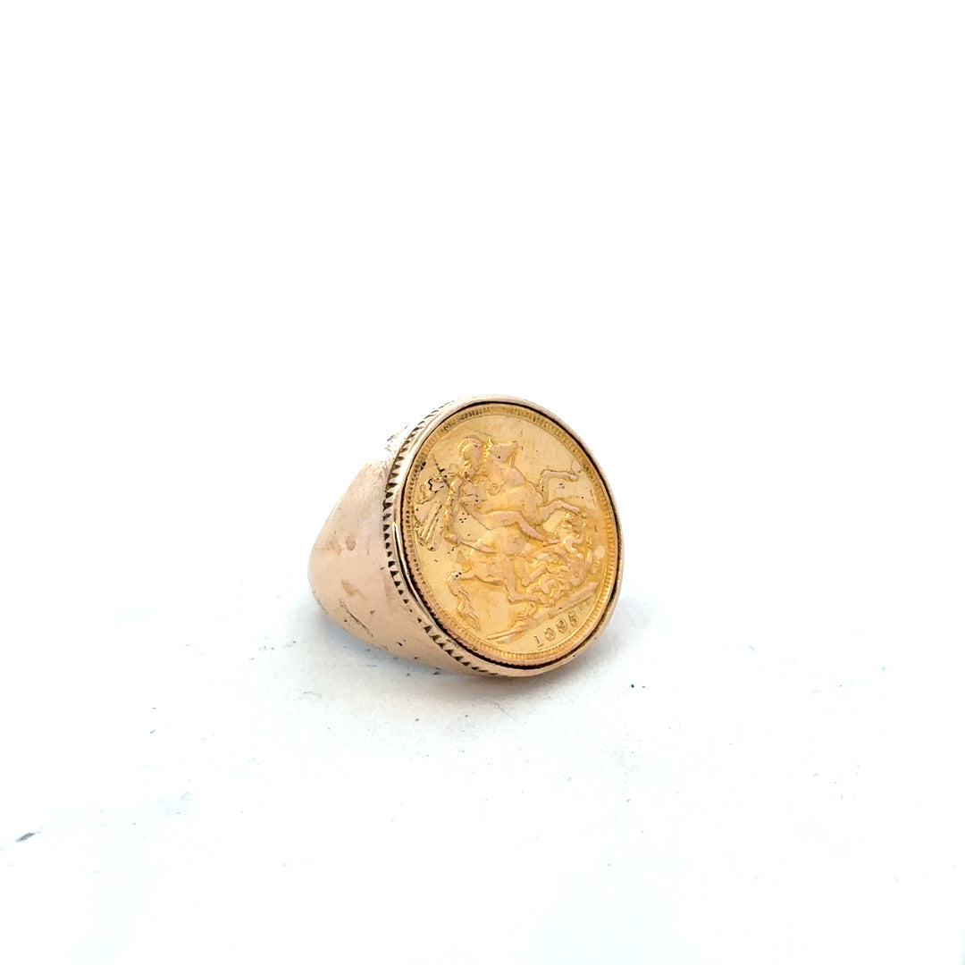 9ct yellow gold 1895 full sovereign ring in size O, featuring detailed vintage coin design and craftsmanship.