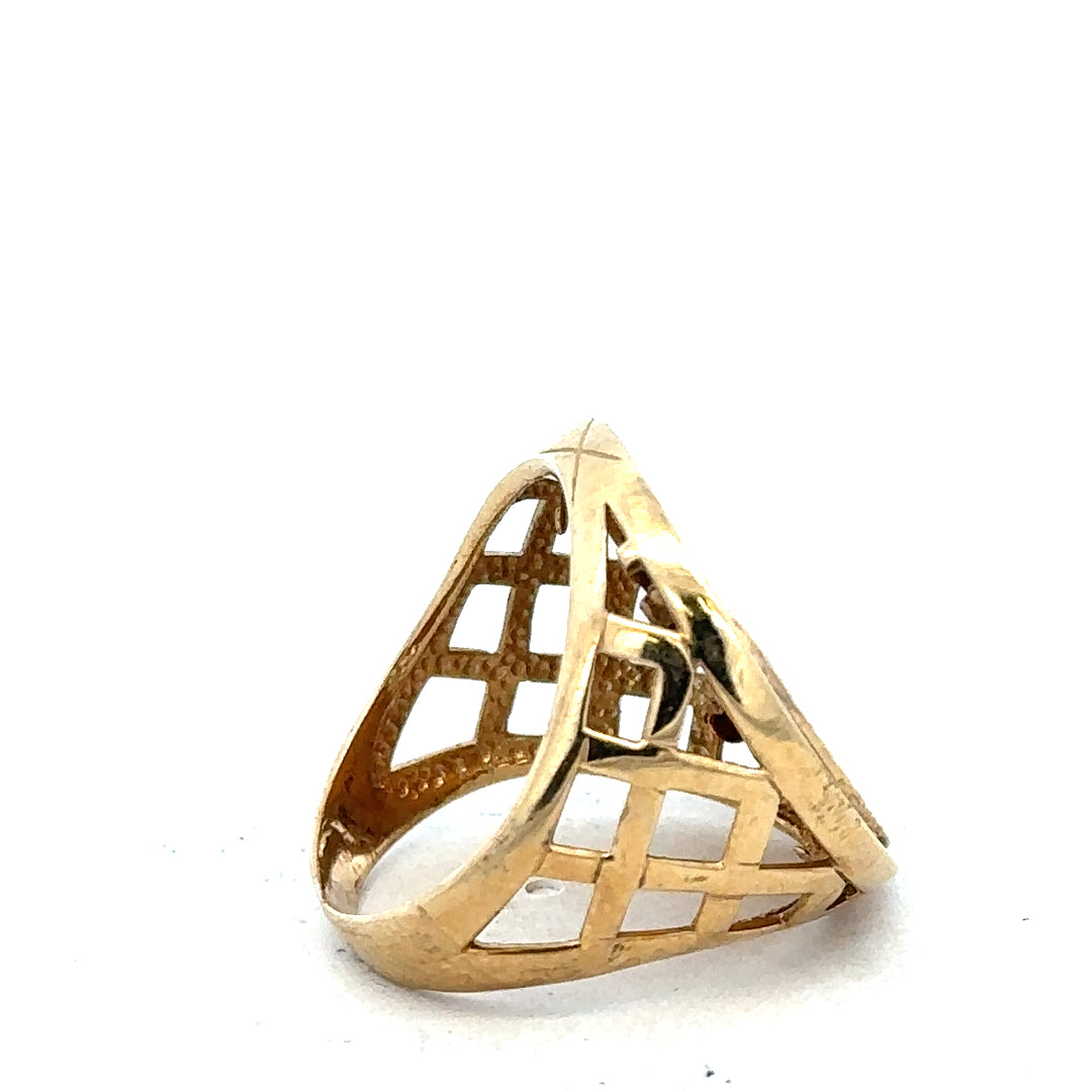 9ct yellow gold 1896 Half Sovereign ring, size M1/2, featuring detailed coin design and classic gold finish.