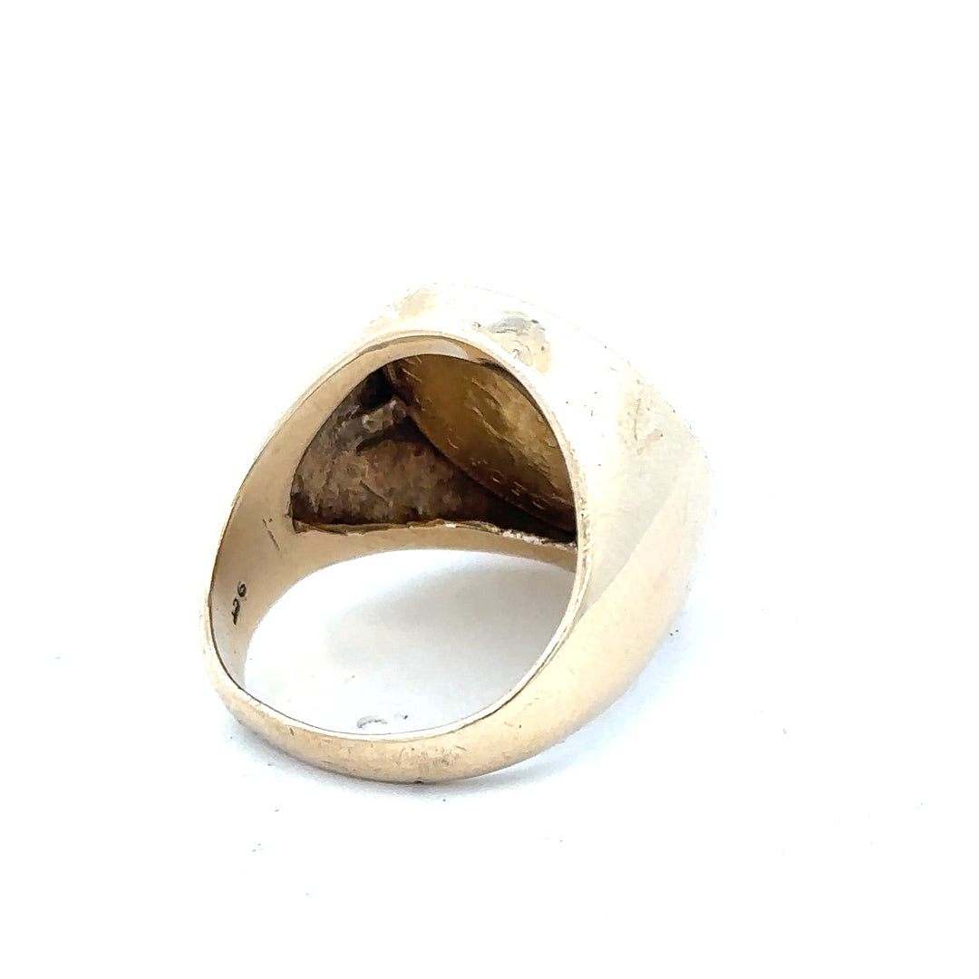 9ct yellow gold 1914 half sovereign ring in size S, featuring detailed coin design and classic gold finish.