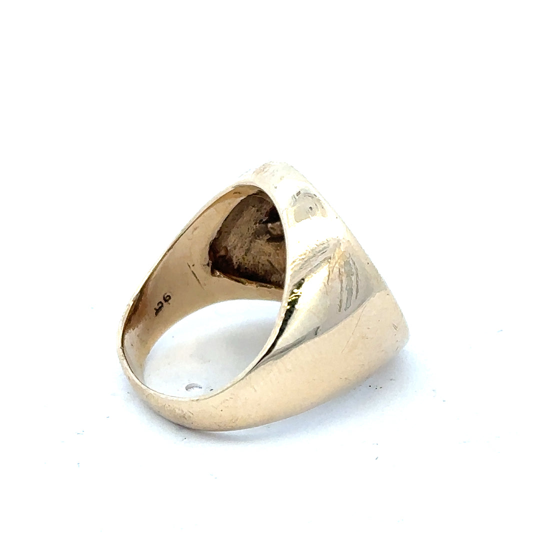 9ct yellow gold 1914 half sovereign ring in size S, featuring detailed coin design on a classic jewelry band.