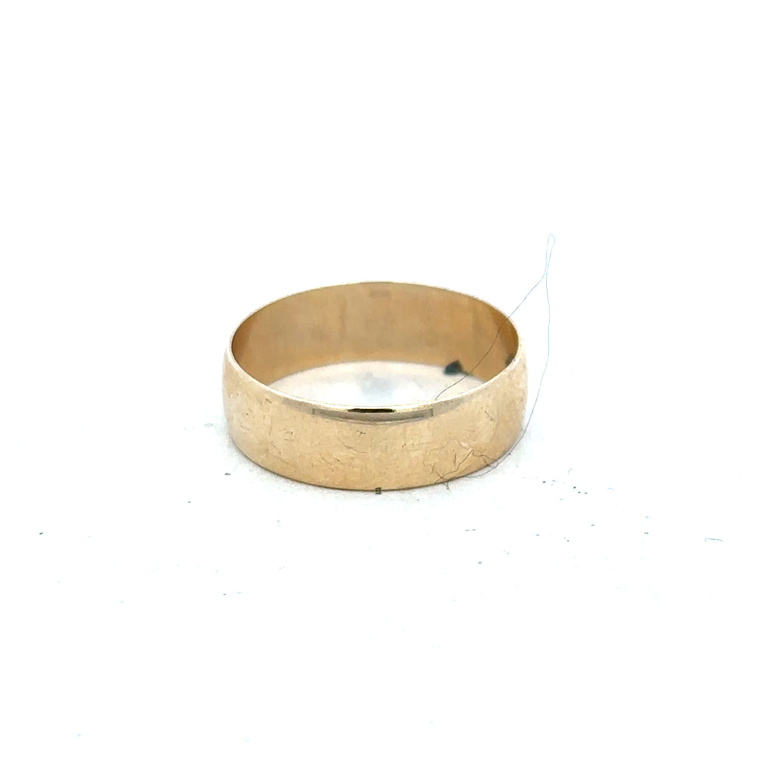 9ct yellow gold band ring in size Q1, unbranded, showcasing a smooth, polished gold design suitable for everyday wear.