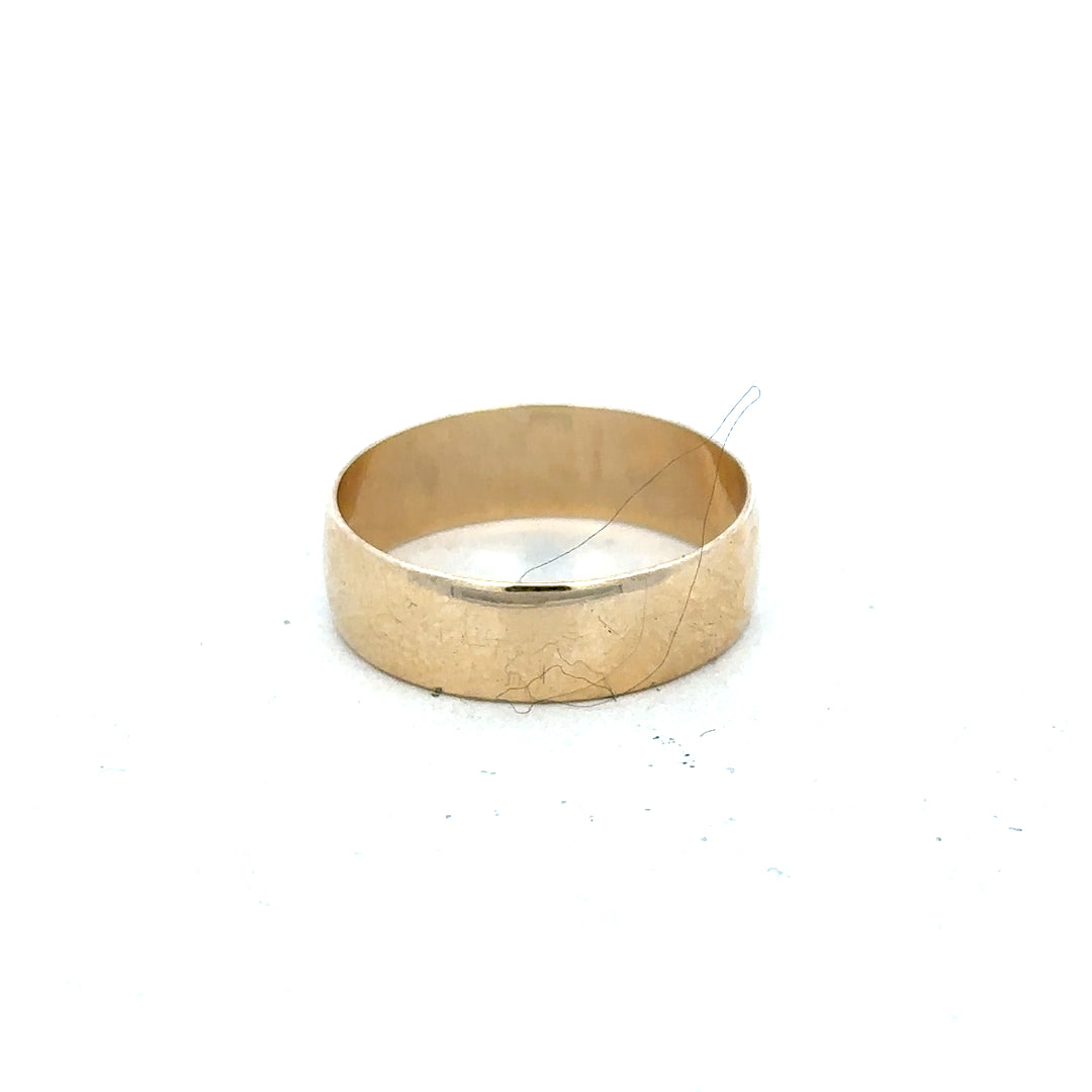 9ct yellow gold band ring in size Q1, featuring a simple smooth design, unbranded, shown on a plain background