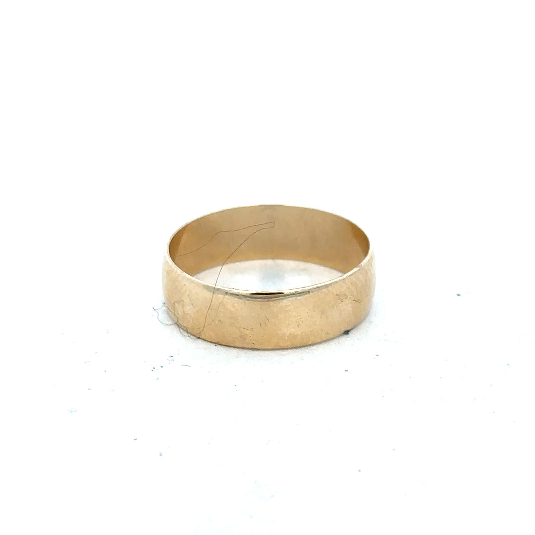 9ct yellow gold band ring in size Q1, unbranded, featuring a smooth, polished finish and classic design.