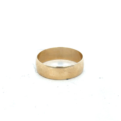9ct yellow gold band ring in size Q1, smooth polished finish, unbranded jewelry, close-up view of the gold ring.