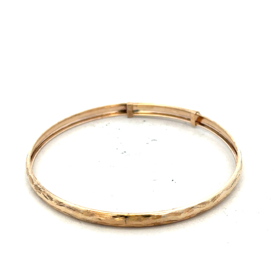 9ct yellow gold bangle weighing 1.7g, unbranded jewelry piece with a simple, elegant design.