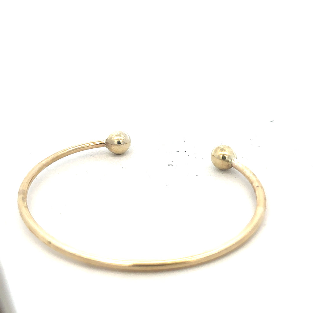 9ct yellow gold bangle weighing 12.7g, unbranded jewelry accessory with a smooth, polished finish and classic design.