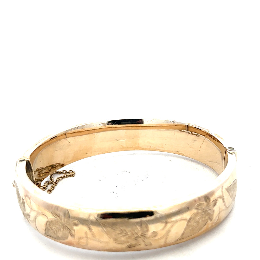 9ct yellow gold bangle weighing 20.3g, unbranded jewelry accessory with a sleek, polished finish.