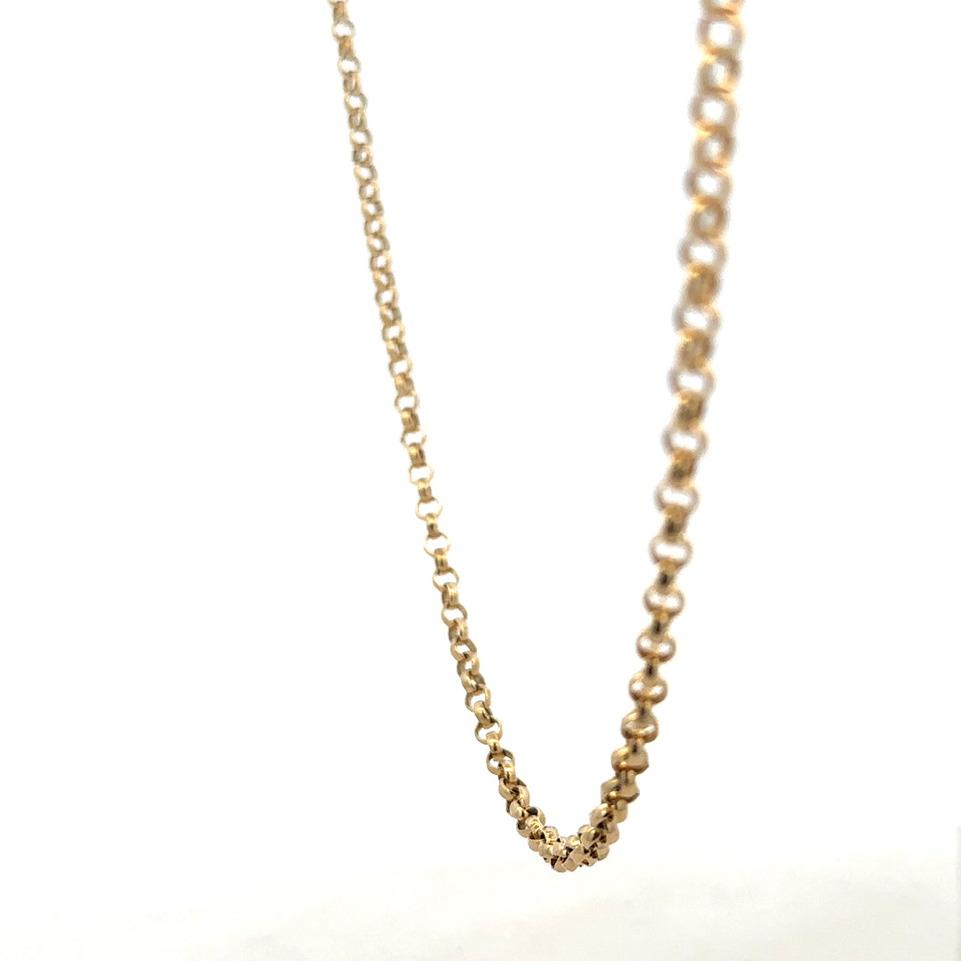 9ct yellow gold belcher chain, unbranded, 13.7g, close-up of the textured gold links with secure clasp detail.