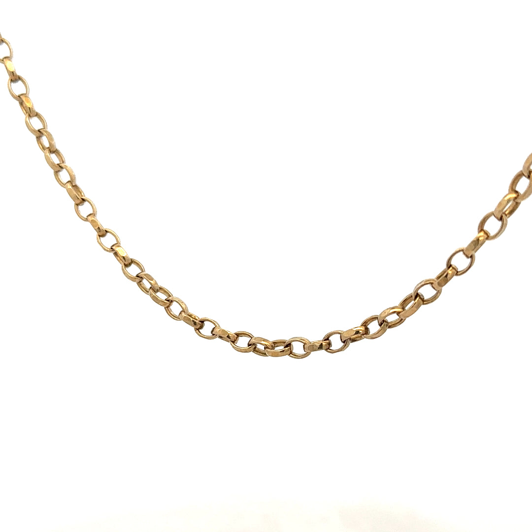 9ct yellow gold belcher chain weight 28g, close-up of unbranded jewelry chain with textured links